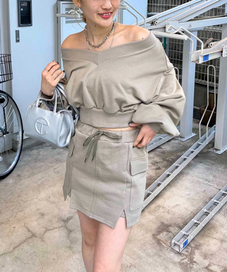 スウェットオフショルトップス