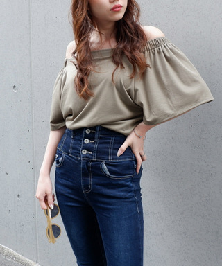 オフショルダーカットトップス