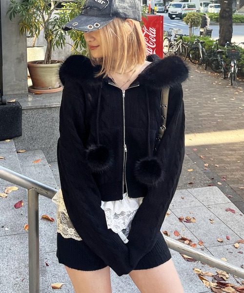 ぽんぽん付きケーブル編みニットショートパーカー 詳細画像