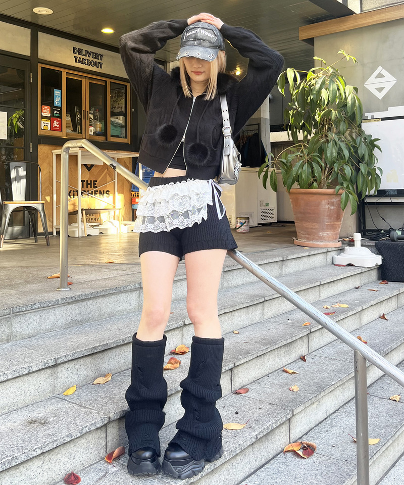 ぽんぽん付きケーブル編みニットショートパーカー 詳細画像 ブラック 4