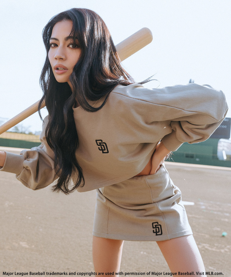 【MLB】刺しゅうロゴドルマンスカートセットアップ 詳細画像 カーキ 2