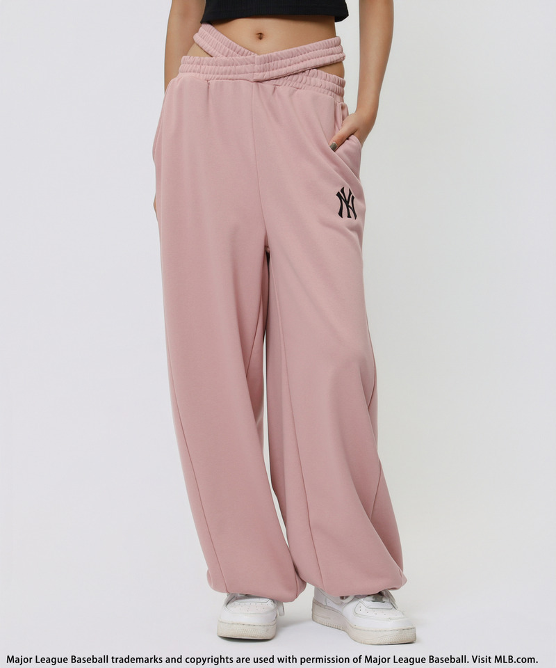 【MLB】刺しゅうロゴウエストカットバレルレッグスウェットパンツ 詳細画像 ピンク 1