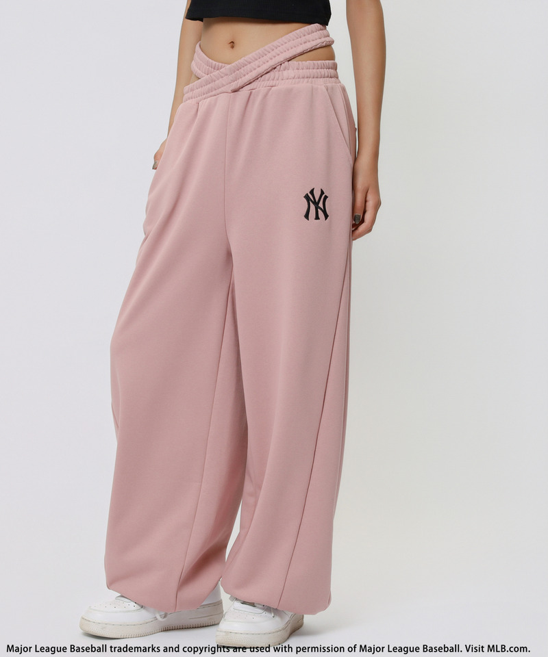 【MLB】刺しゅうロゴウエストカットバレルレッグスウェットパンツ 詳細画像 ピンク 2