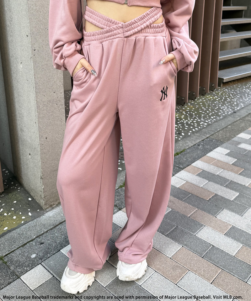 【MLB】刺しゅうロゴウエストカットバレルレッグスウェットパンツ 詳細画像 ピンク 7