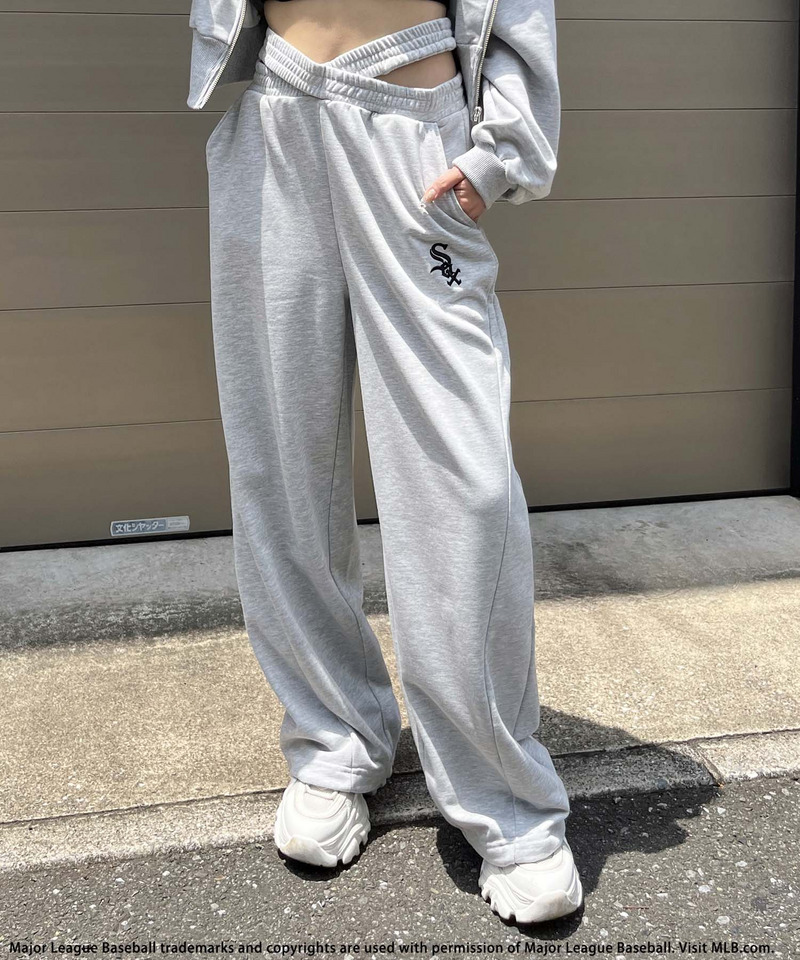 【MLB】刺しゅうロゴウエストカットバレルレッグスウェットパンツ 詳細画像 グレー 4