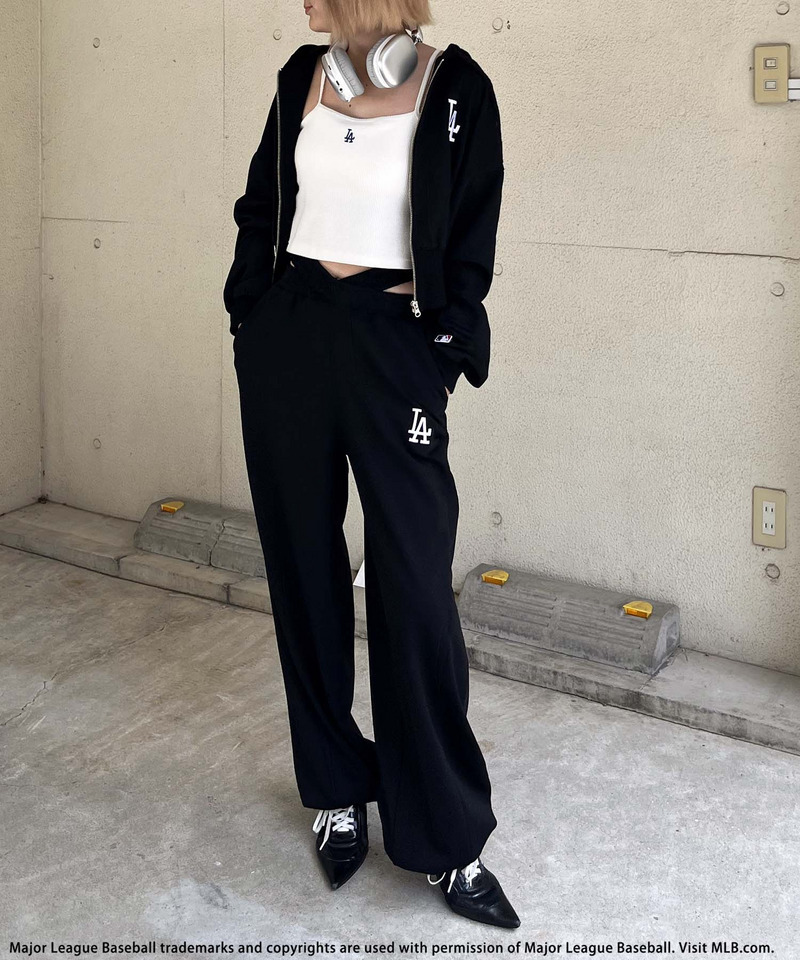 【MLB】刺しゅうロゴウエストカットバレルレッグスウェットパンツ 詳細画像 ブラック 8