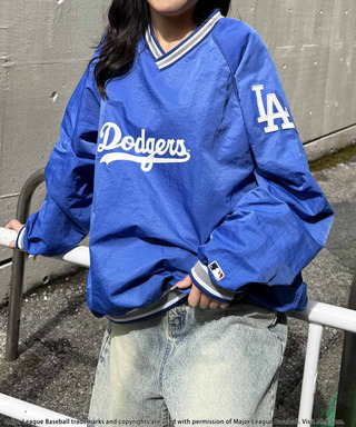 【MLB】刺しゅうロゴナイロンプルオーバー