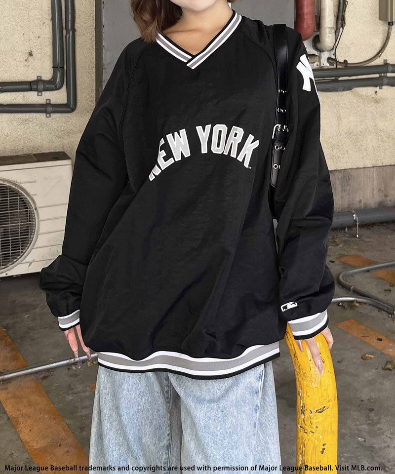 【MLB】刺しゅうロゴナイロンプルオーバー 詳細画像 ブラック 1