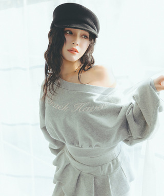 ロゴ刺しゅうワンショルダートップス