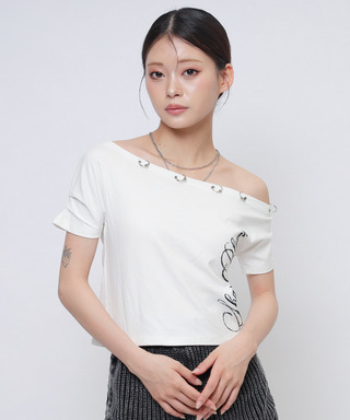 ワンショルフープピアスＴシャツ