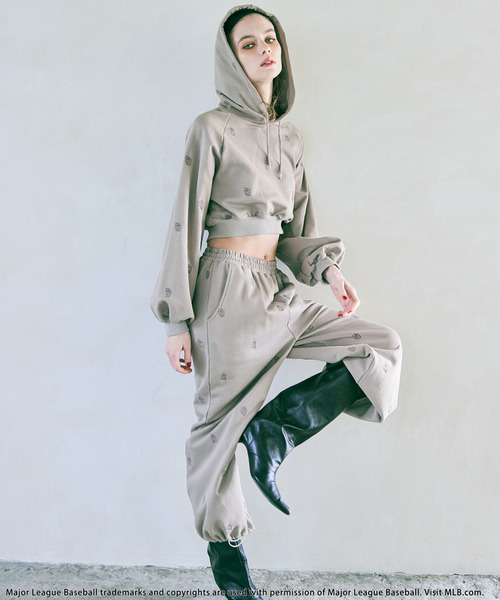 【MLB】総柄刺しゅうロゴフーディセットアップ 詳細画像