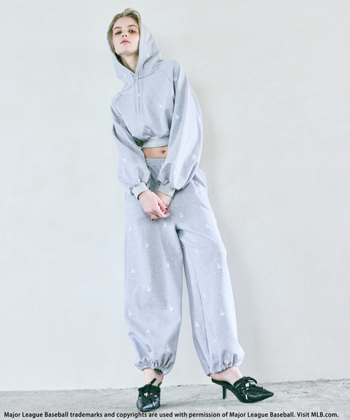 【MLB】総柄刺しゅうロゴフーディセットアップ 詳細画像