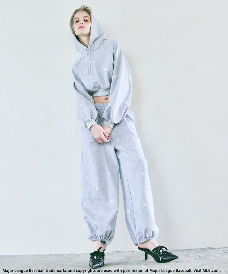 【MLB】総柄刺しゅうロゴフーディセットアップ 詳細画像 グレー 1