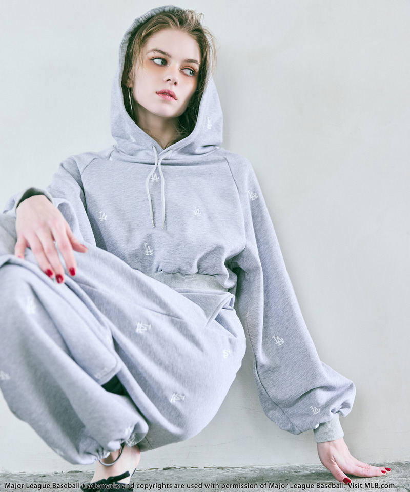 【MLB】総柄刺しゅうロゴフーディセットアップ 詳細画像 グレー 2