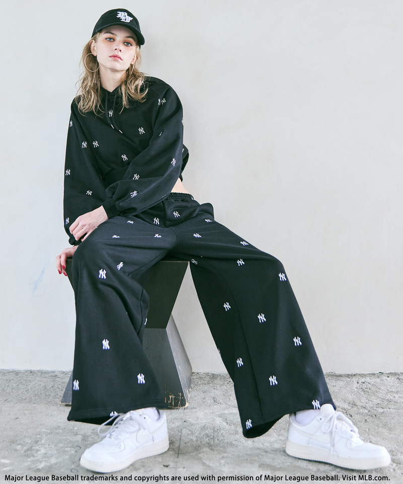 【MLB】総柄刺しゅうロゴフーディセットアップ 詳細画像 ブラック 1