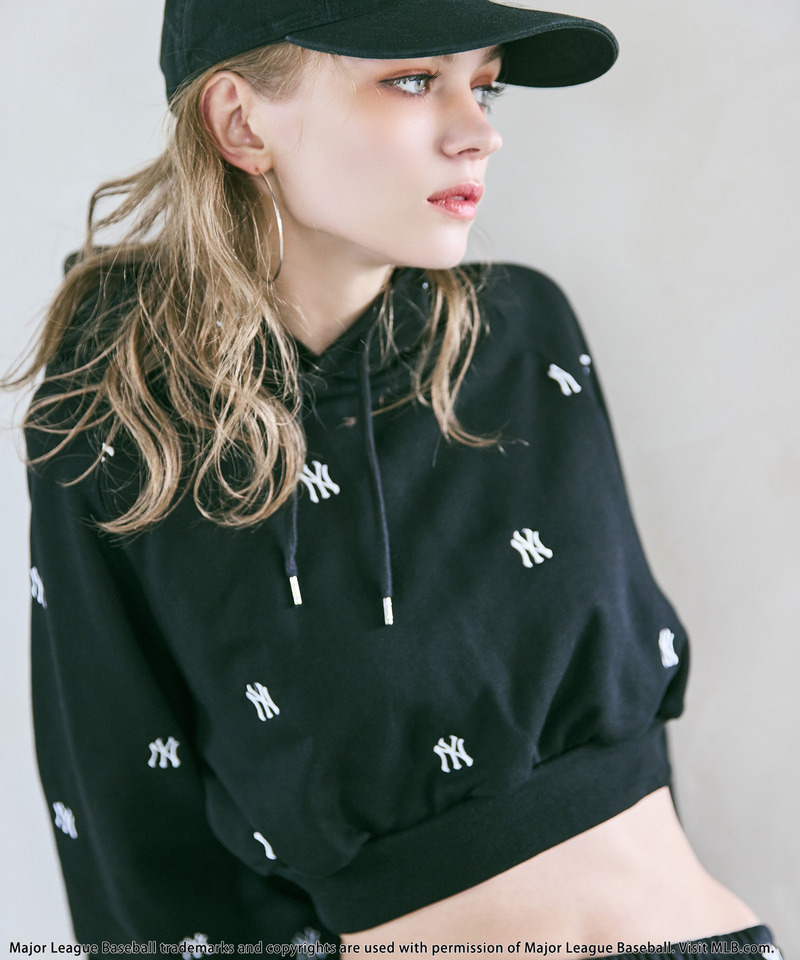 【MLB】総柄刺しゅうロゴフーディセットアップ 詳細画像 ブラック 3