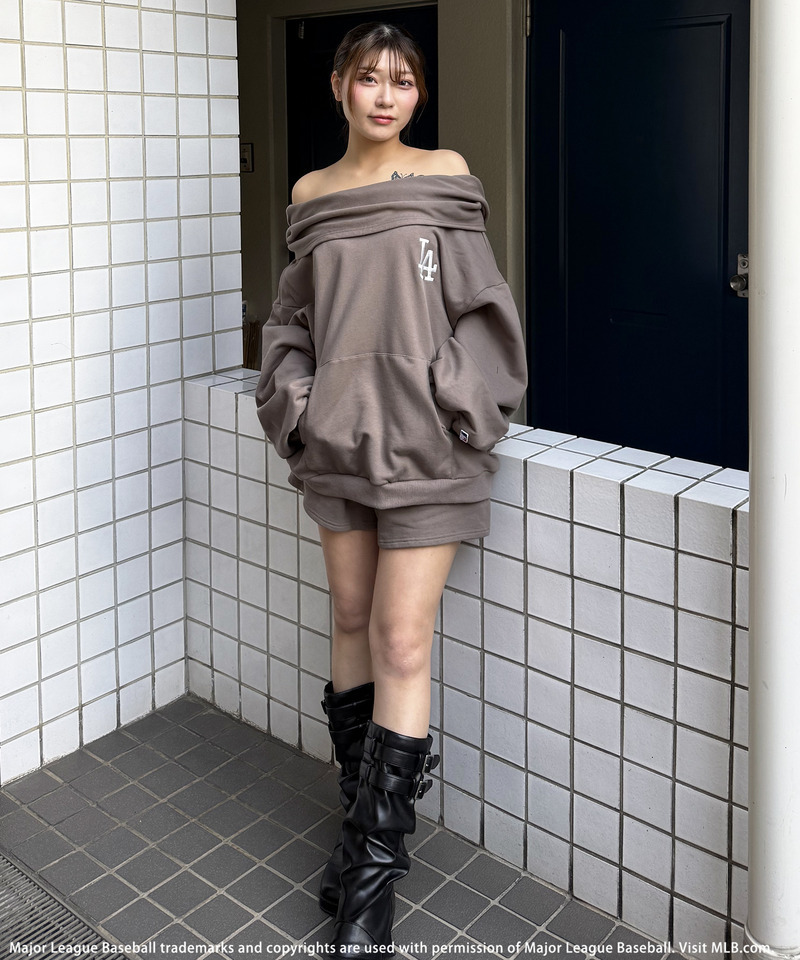 【MLB】2WAYフーディーセットアップ 詳細画像 ブラウン 4