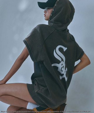 【MLB】スプレーアートロゴBIGパーカー
